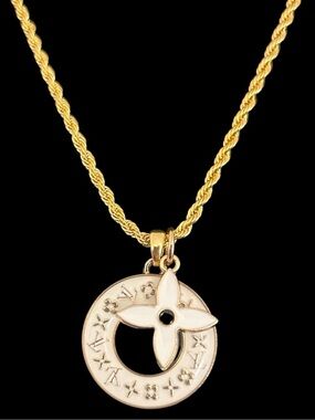 Louis Vuitton Star Blossom M Star Necklace